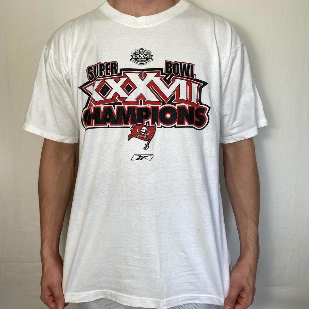Vintage 2003 Tampa Bay Buccaneers Super Bowl Reebok tee.